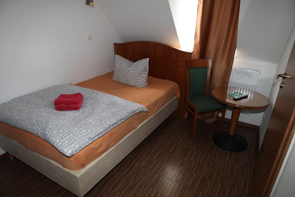 Hotel Alt-Ερφούρτη Δωμάτιο φωτογραφία